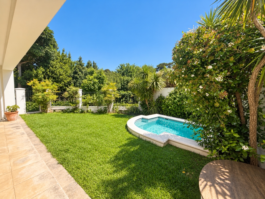 5 Bedroom Property for Sale in North Oaks Western Cape